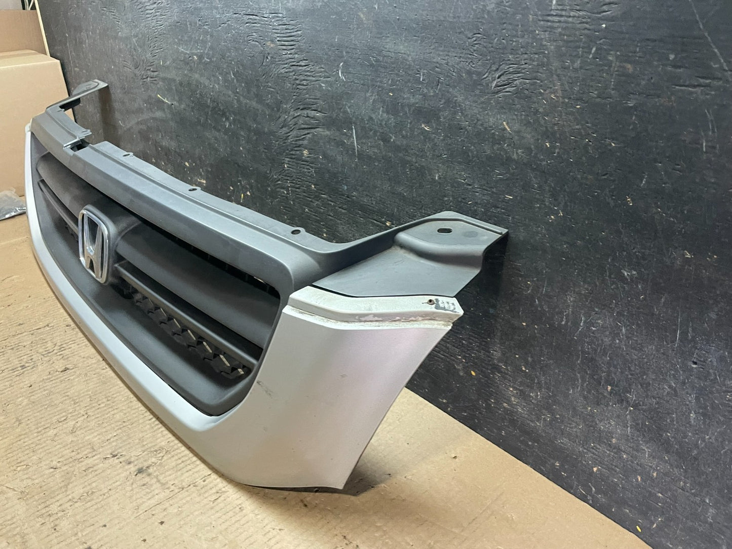 2003 2004 2005 Honda Pilot Front Upper Grill Grille U6070 DG1
