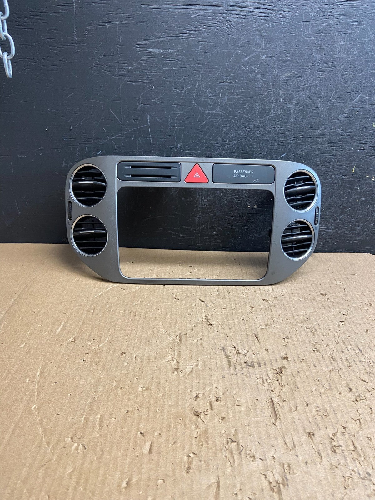 2009 2010 2011 Volkswagen Tiguan Center Dash Radio Bezel Trim AF1460 DG0
