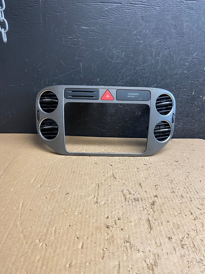 2009 2010 2011 Volkswagen Tiguan Center Dash Radio Bezel Trim AF1460 DG0