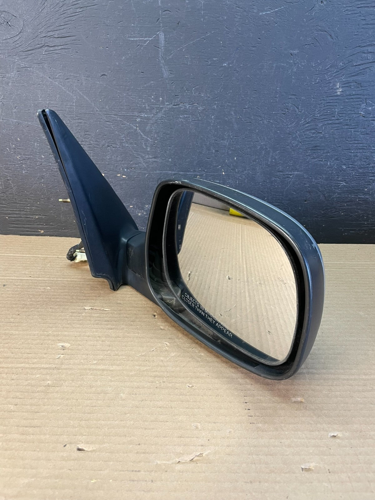 2001 to 2006 Toyota Sequoia Right Passenger View Door Mirror AE8649 DW2