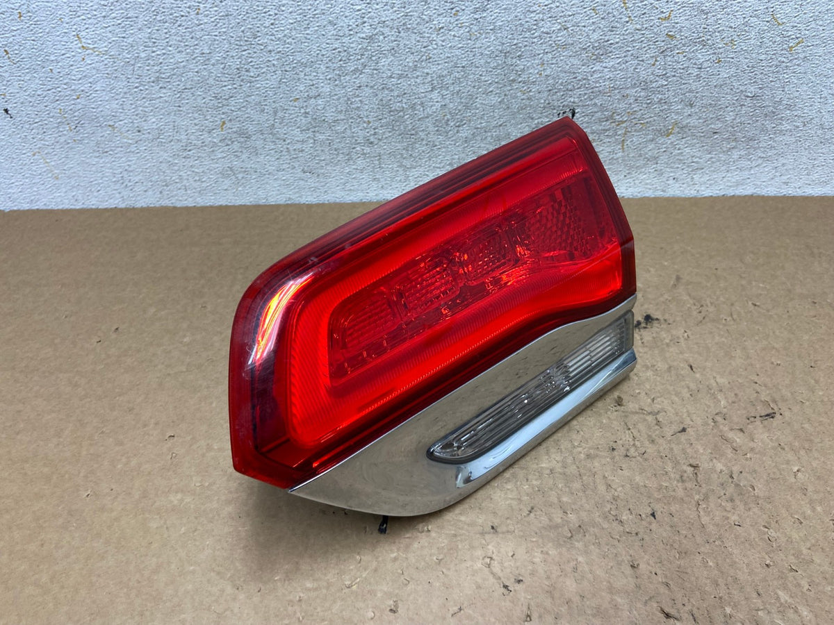 2014 - 2021 Jeep Grand Cherokee Right Passenger Inner Tail Light AI3657 LK2
