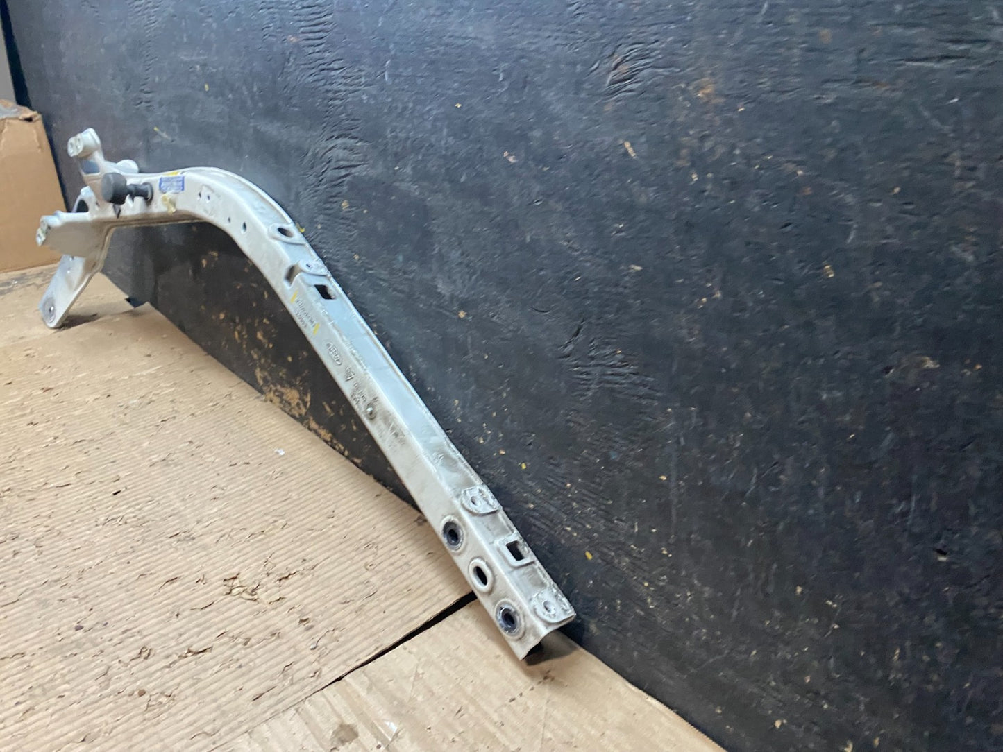 2020 to 2023 Ford Explorer Left Driver LH Upper Tic Bar Oem X0246 DG1