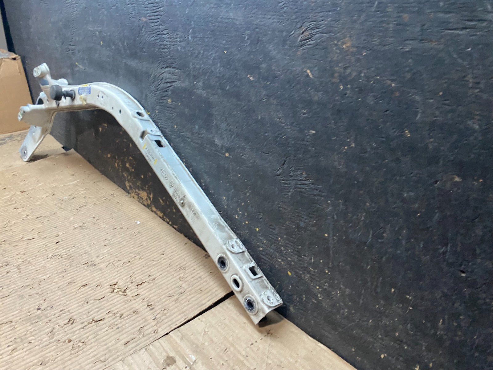 2020 to 2023 Ford Explorer Left Driver LH Upper Tic Bar Oem X0246 DG1
