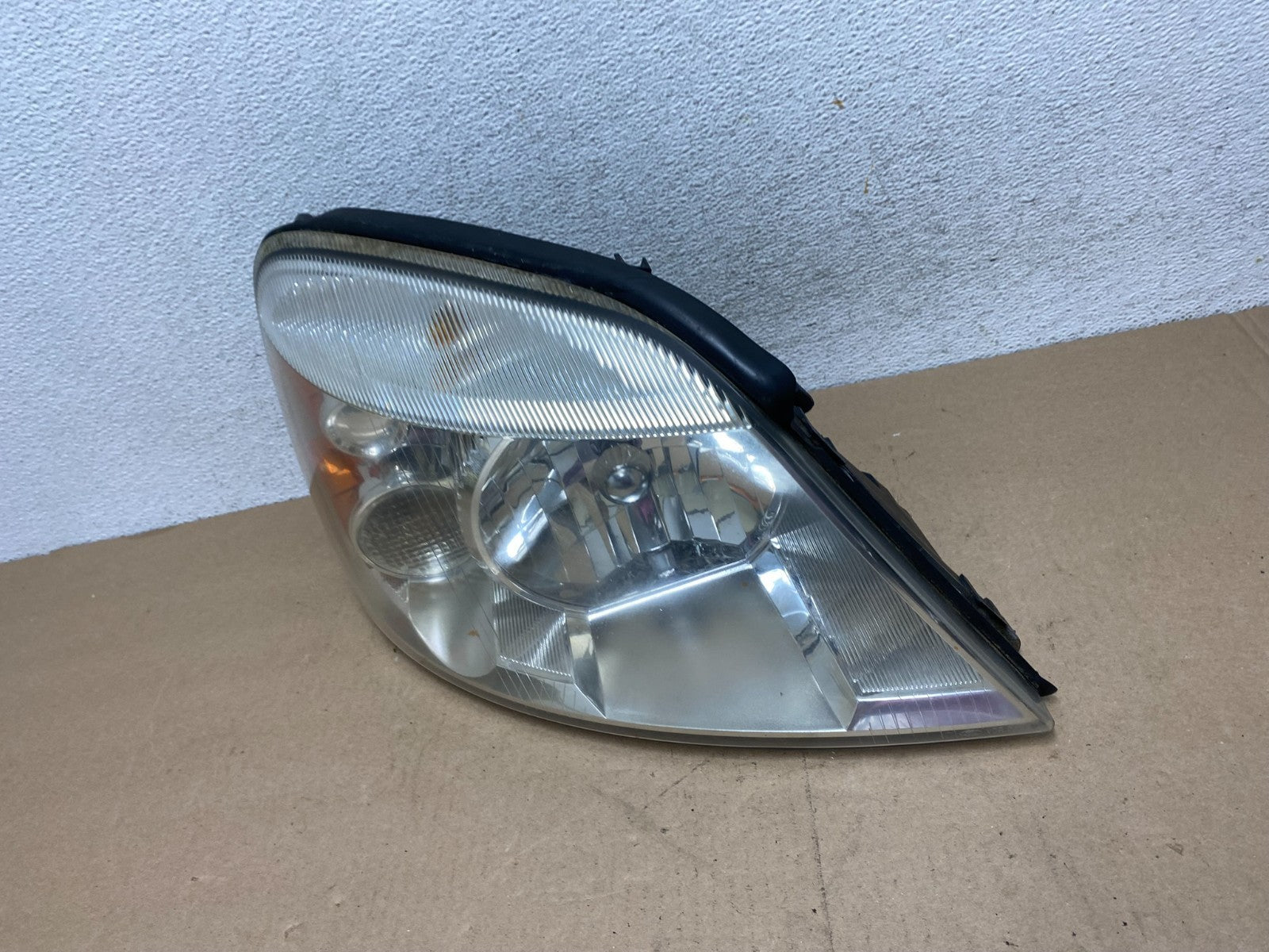 2004 - 2007 Ford Freestar Right Passenger RH Side Headlight Halogen AG4543 DW1