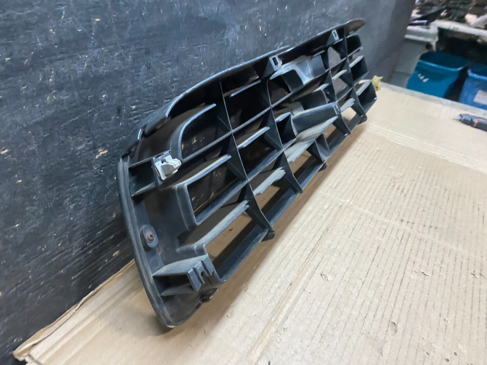 2003 to 2005 Subaru Forester Front Upper Grill Grille Oem V2841DG12
