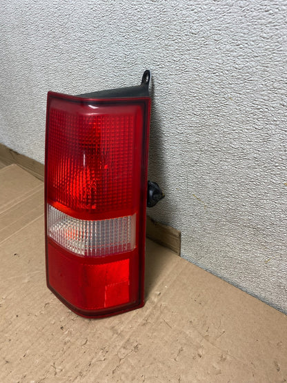 2003 2017 Chevrolet Express 1500 2500 3500 Right Passenger Tail Light U8369 DW2