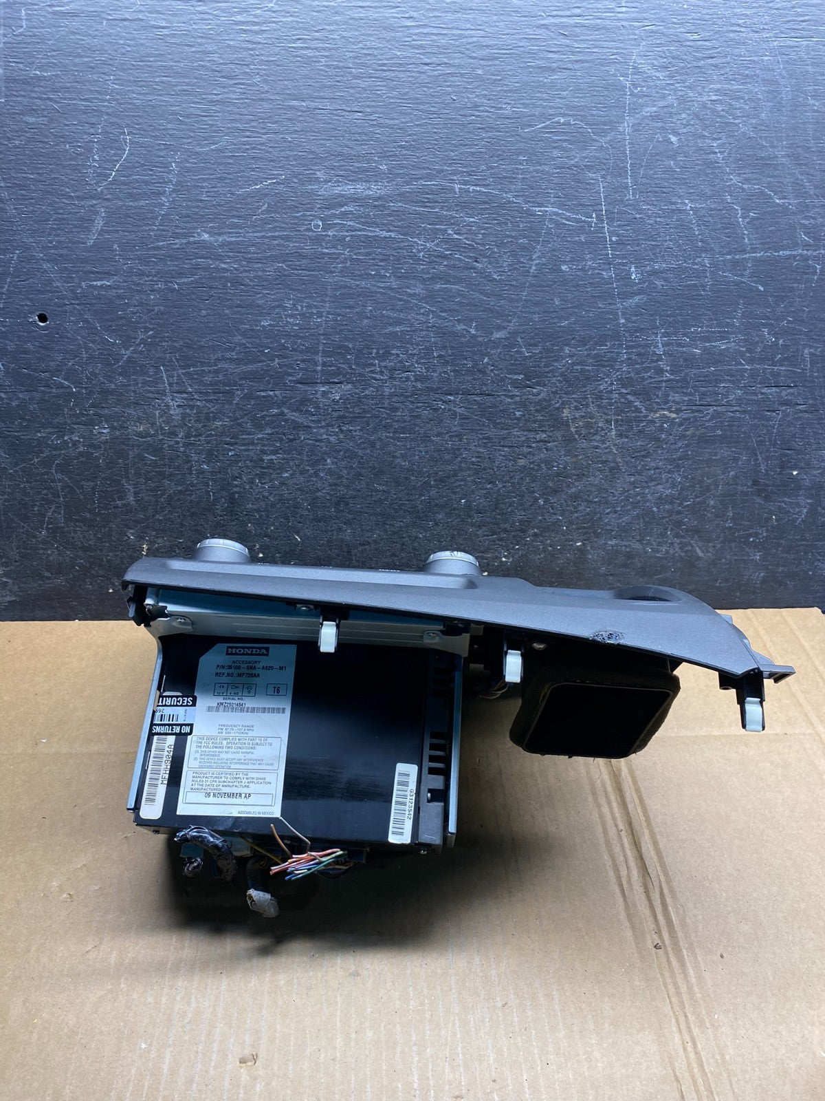 2006 - 2011 Honda Civic Radio AM/FM Climate Control Air Vent Bezel AI9683 DG4