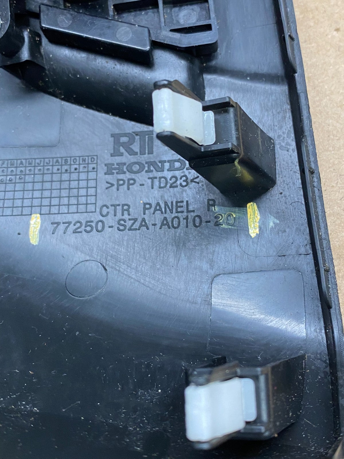 2009-2015 Honda Pilot Right Passenger Dash Vent Center Panel Bezel OEM Z1914  DG4