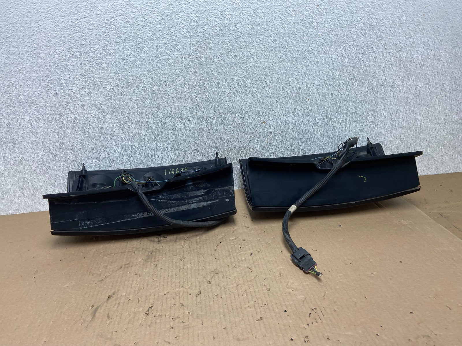 2007-2014 GMC Yukon Denali Left + Right SET Tail Lights Light AE8811 DG9
