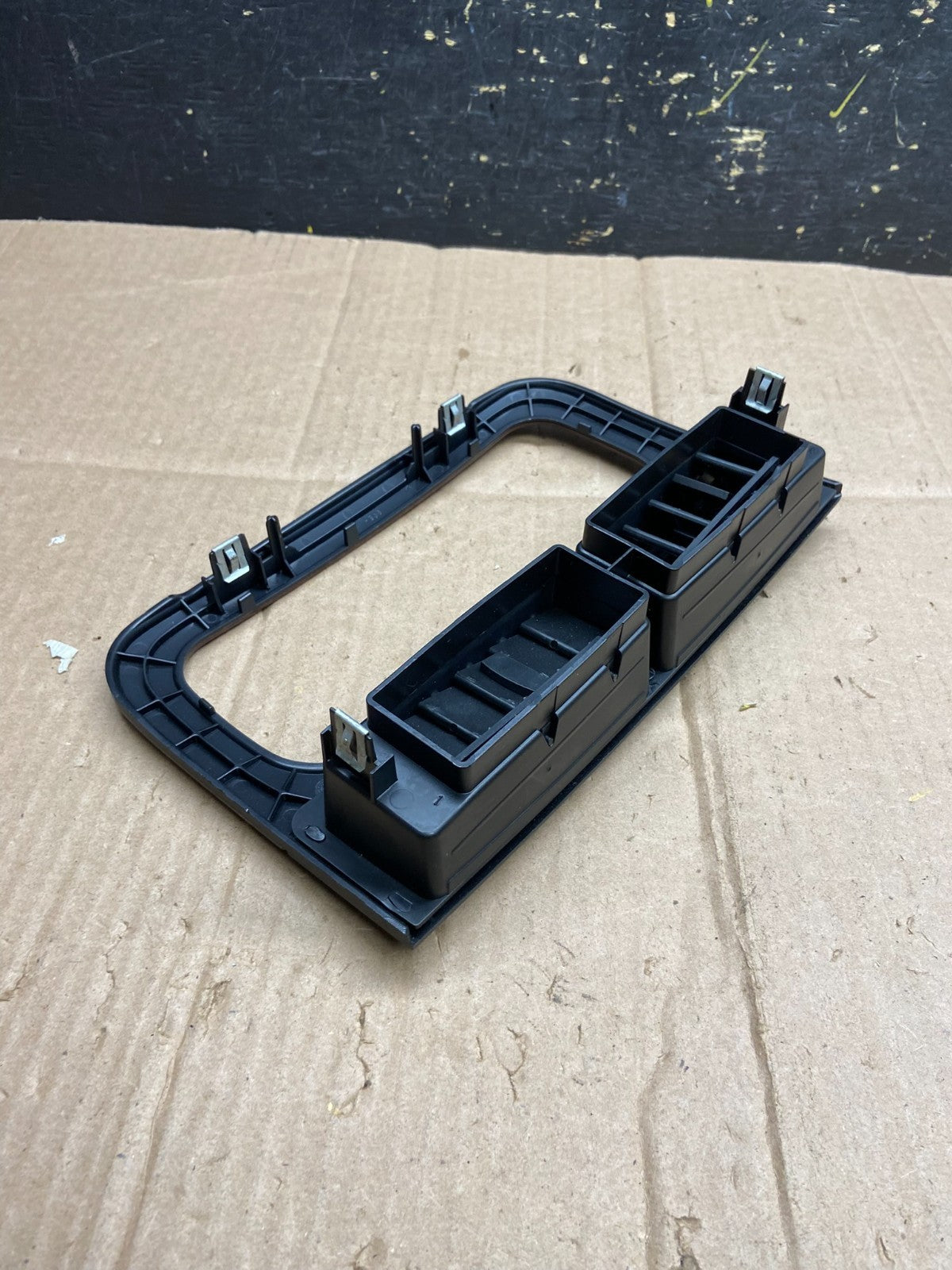 1999-2004 Jeep Grand Cherokee Center Dash Radio Bezel Trim OEM  AA4805 DG3
