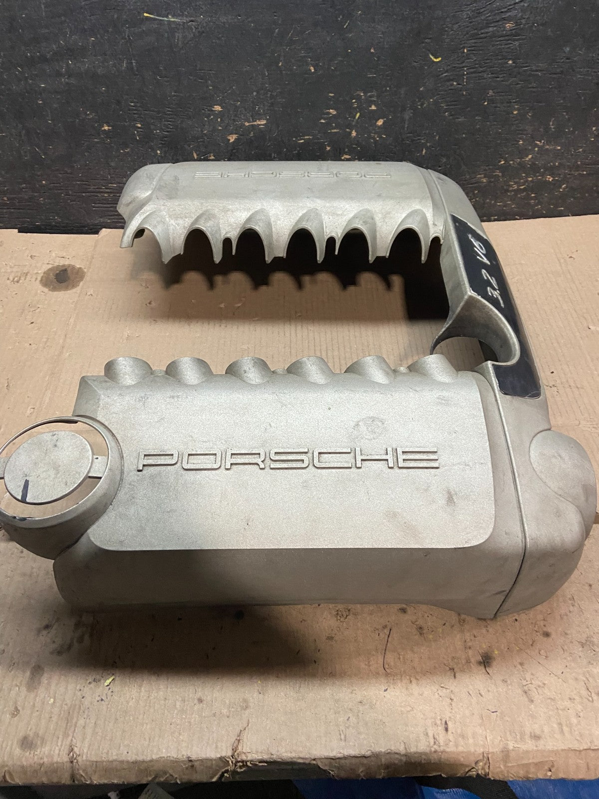2004 to 2006 Porsche Cayenne 3.2L V6 Engine Motor Cover x7675 DG3