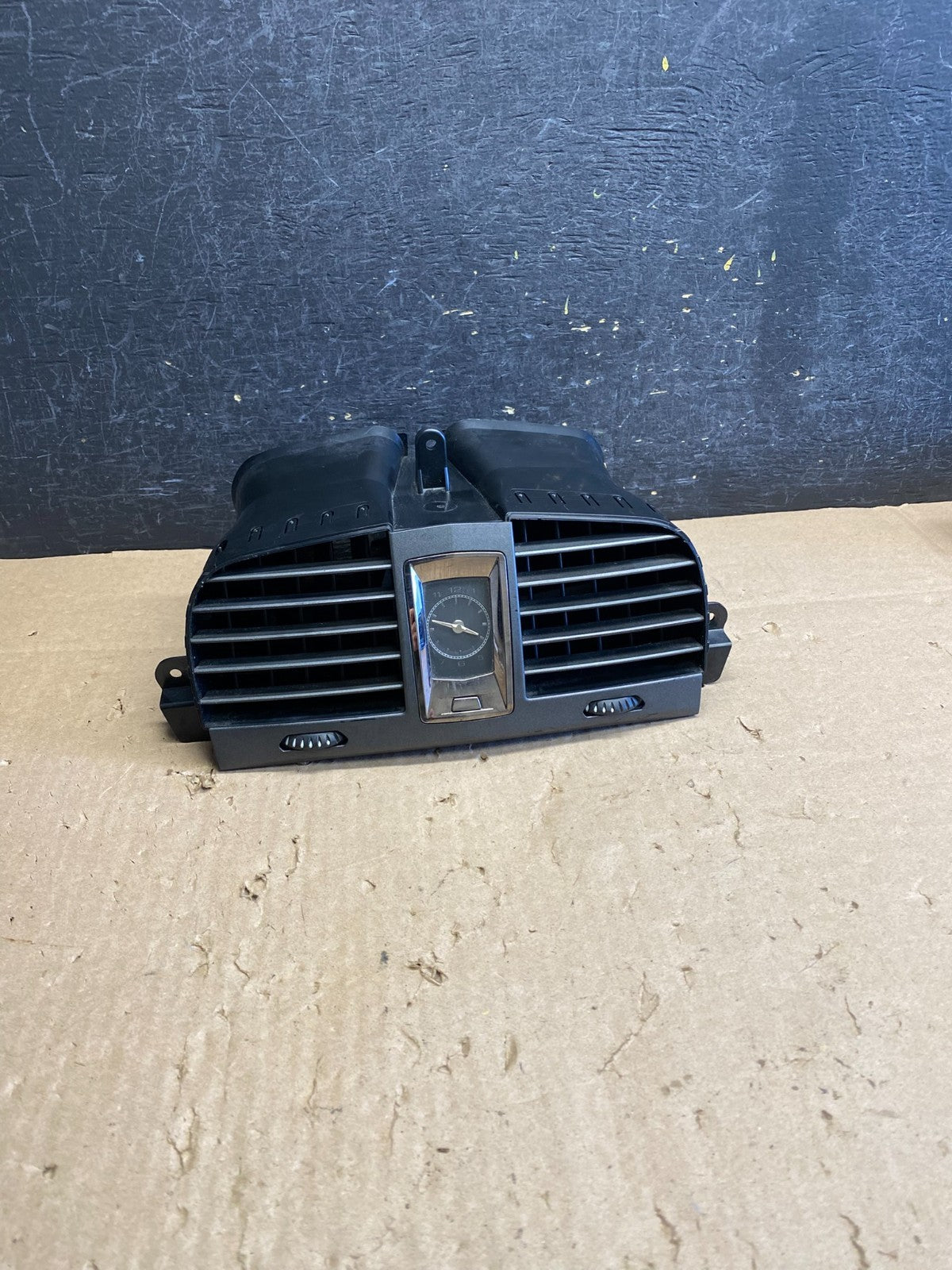 2007 to 2009 Cadillac SRX Front Center Dash Clock Air Vent AJ1287 DW0
