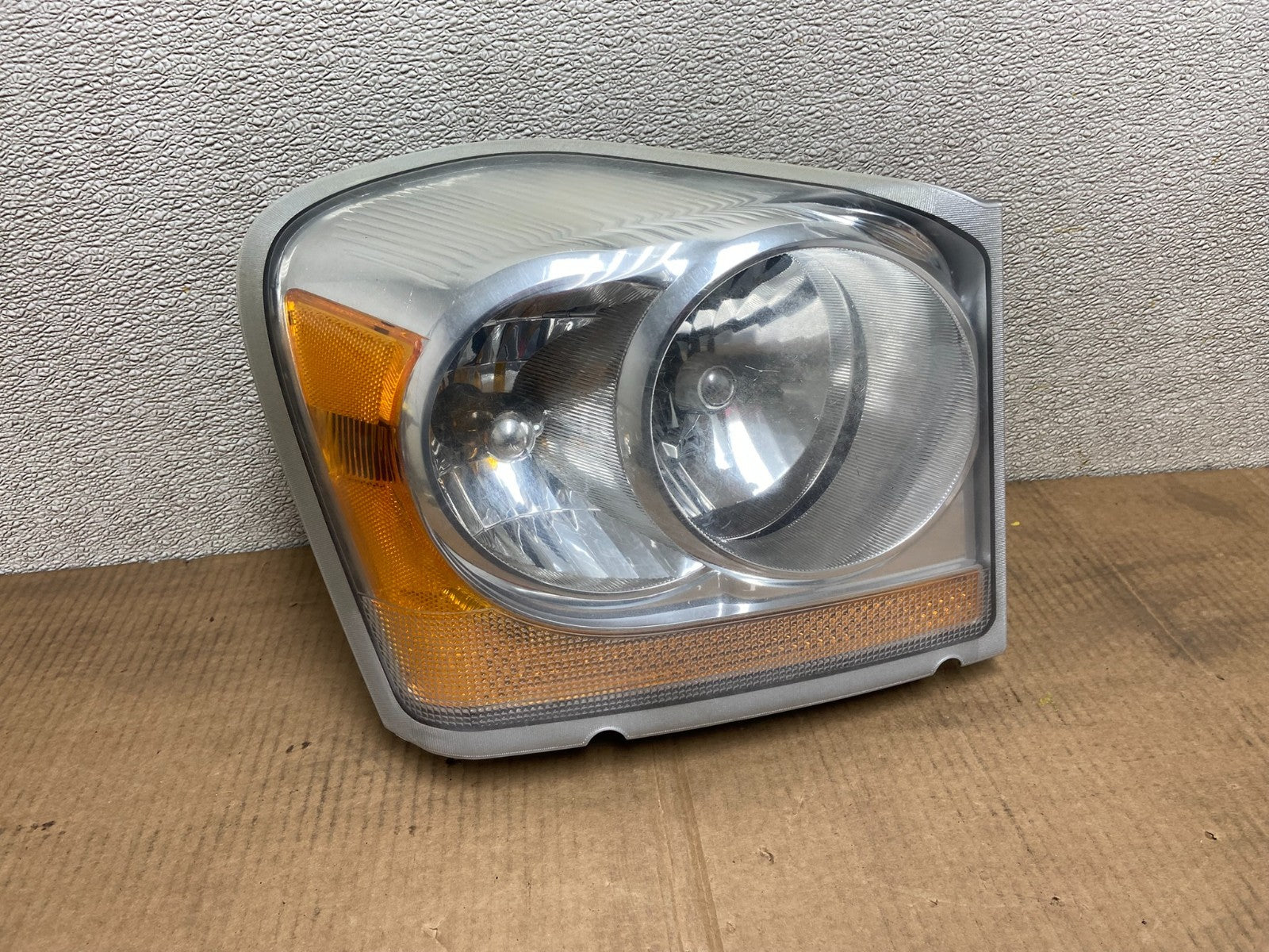 2004 2005 2006 Dodge Durango Right Passenger RH Headlight OEM AA5317 DW0