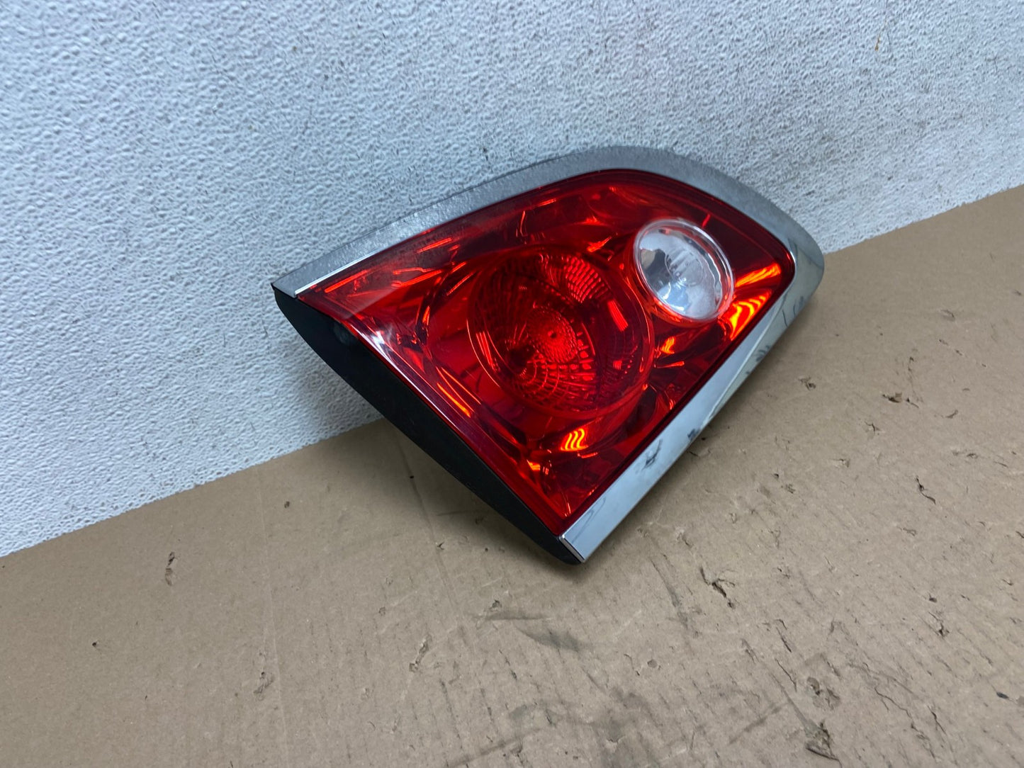 2008 - 2012 Buick Enclave Left Driver Lh Inner Tail Light AE8766 LK2