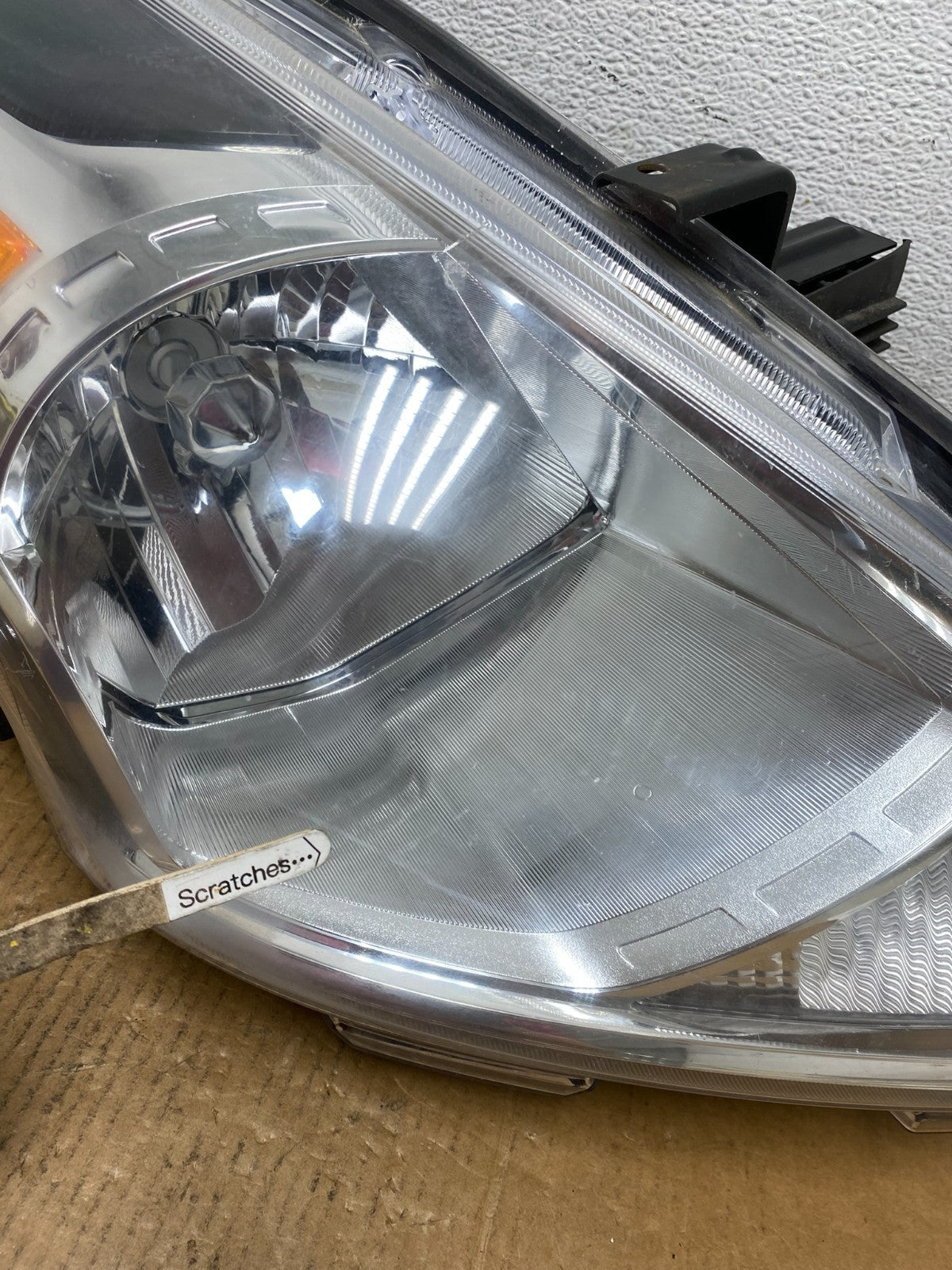 2015 to 2019 Nissan Versa Headlight Right Passenger RH Side AD9324 DW3