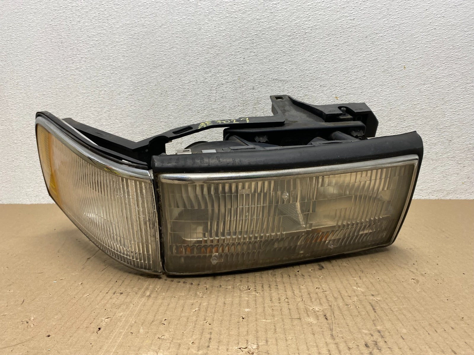 1994 1995 1996 Cadillac Deville Right Passenger Halogen Headlight AE7029 DW0