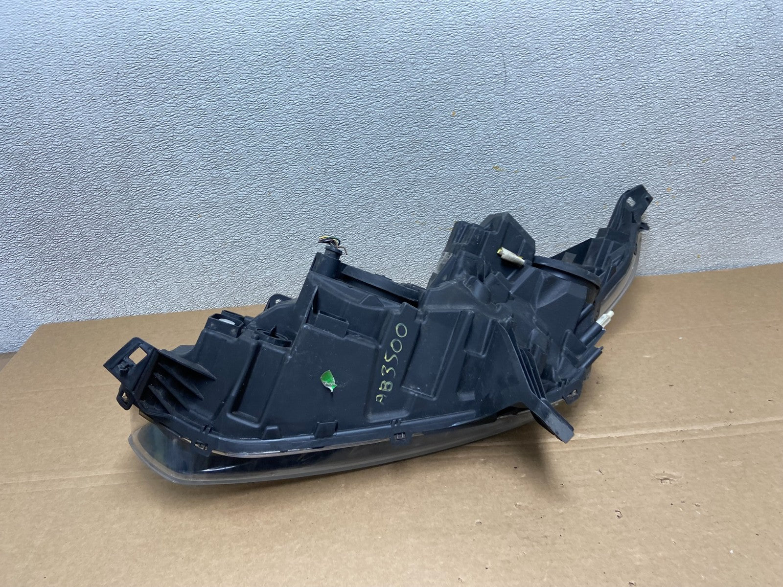 2014 to 2018 Ford Transit Connect Right Passenger Side Headlight AB3500 DW8
