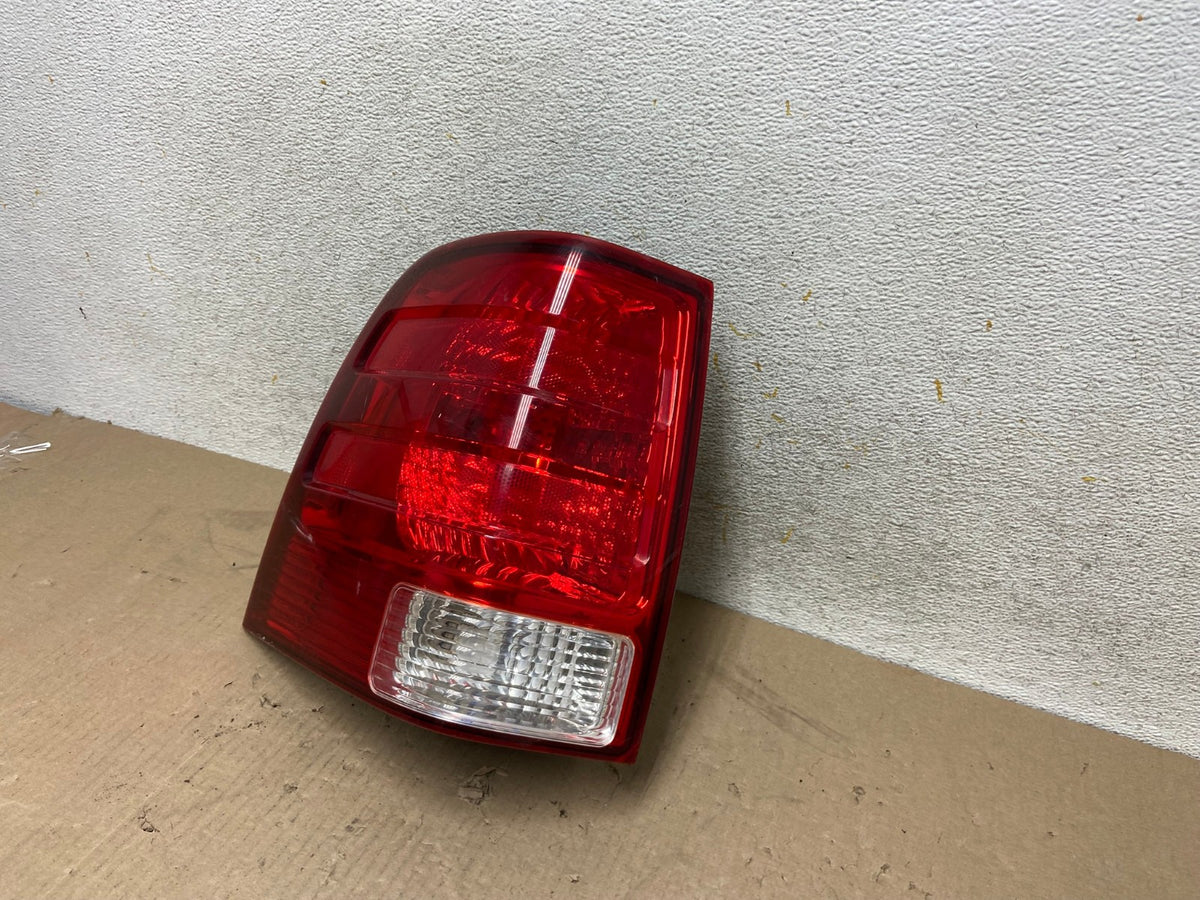 2003 2004 2005 2006 Ford Expedition Left Driver Lh Tail light AH6902 LK2