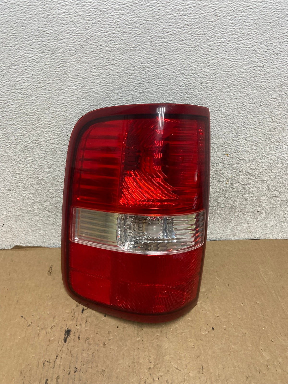 2004 to 2008 Ford F150 F-150 Left Driver LH Side Tail Light AG23560