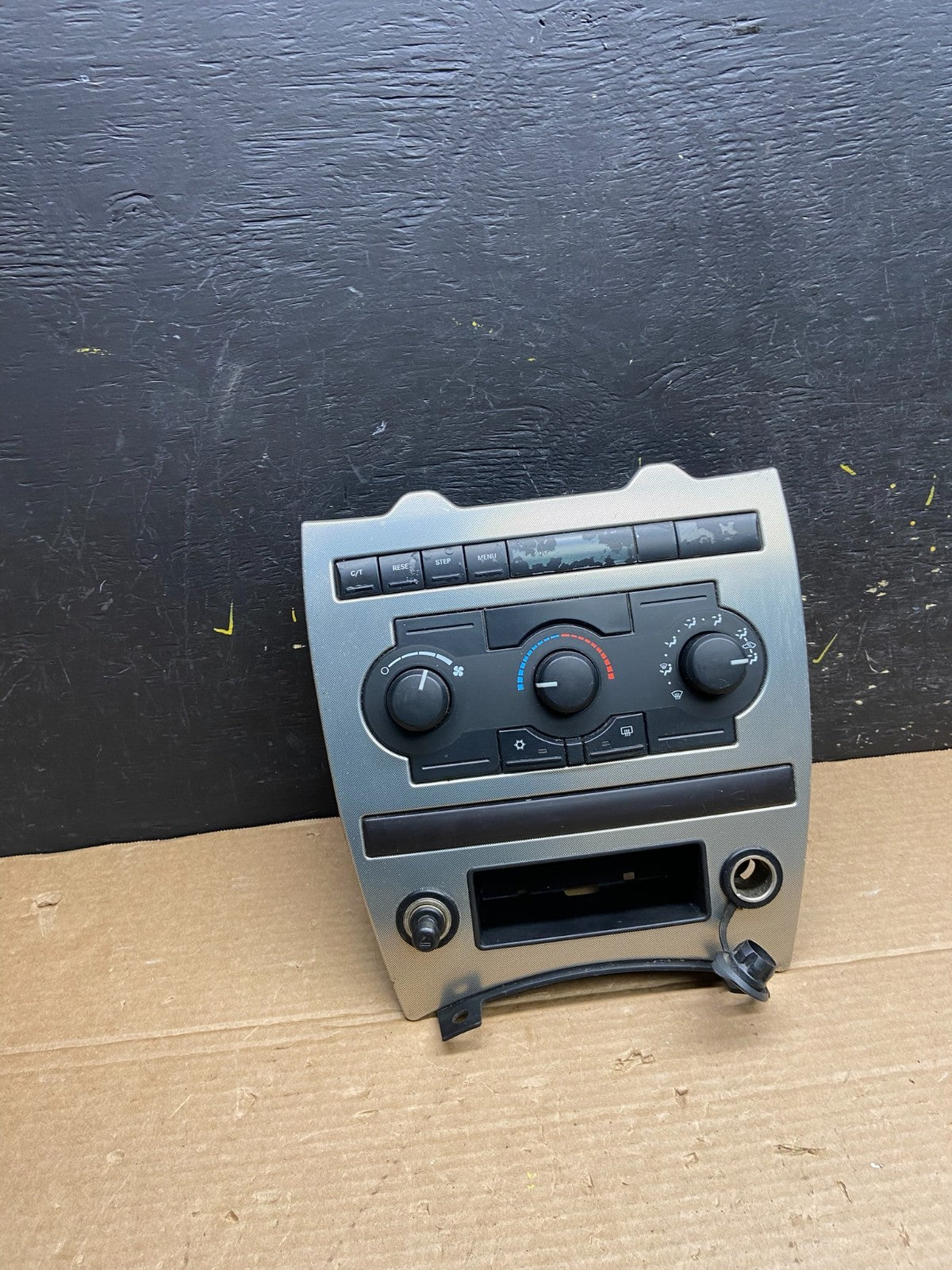 2005 2006 2007 Jeep Commander Grand Cherokee A/C Climate Control Bezel W1694 DG0