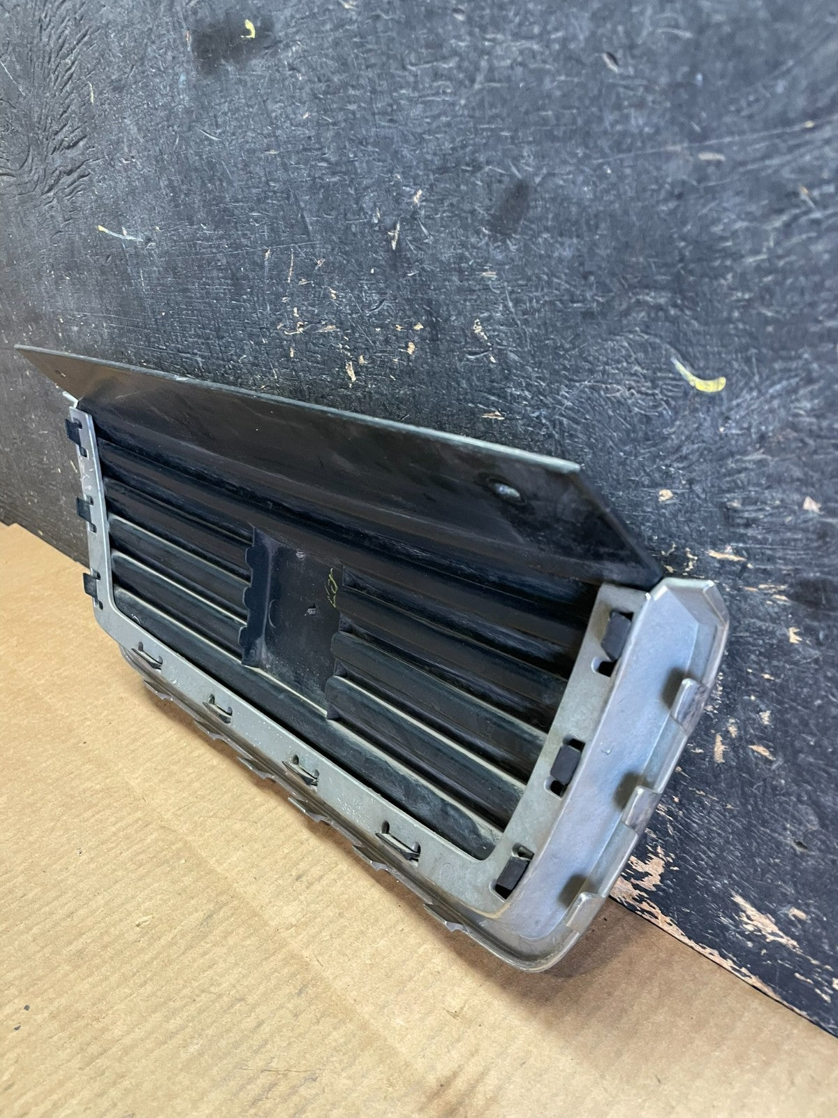2006 2007 Saturn Vue Front Upper Grille Grill ab2813 DG7