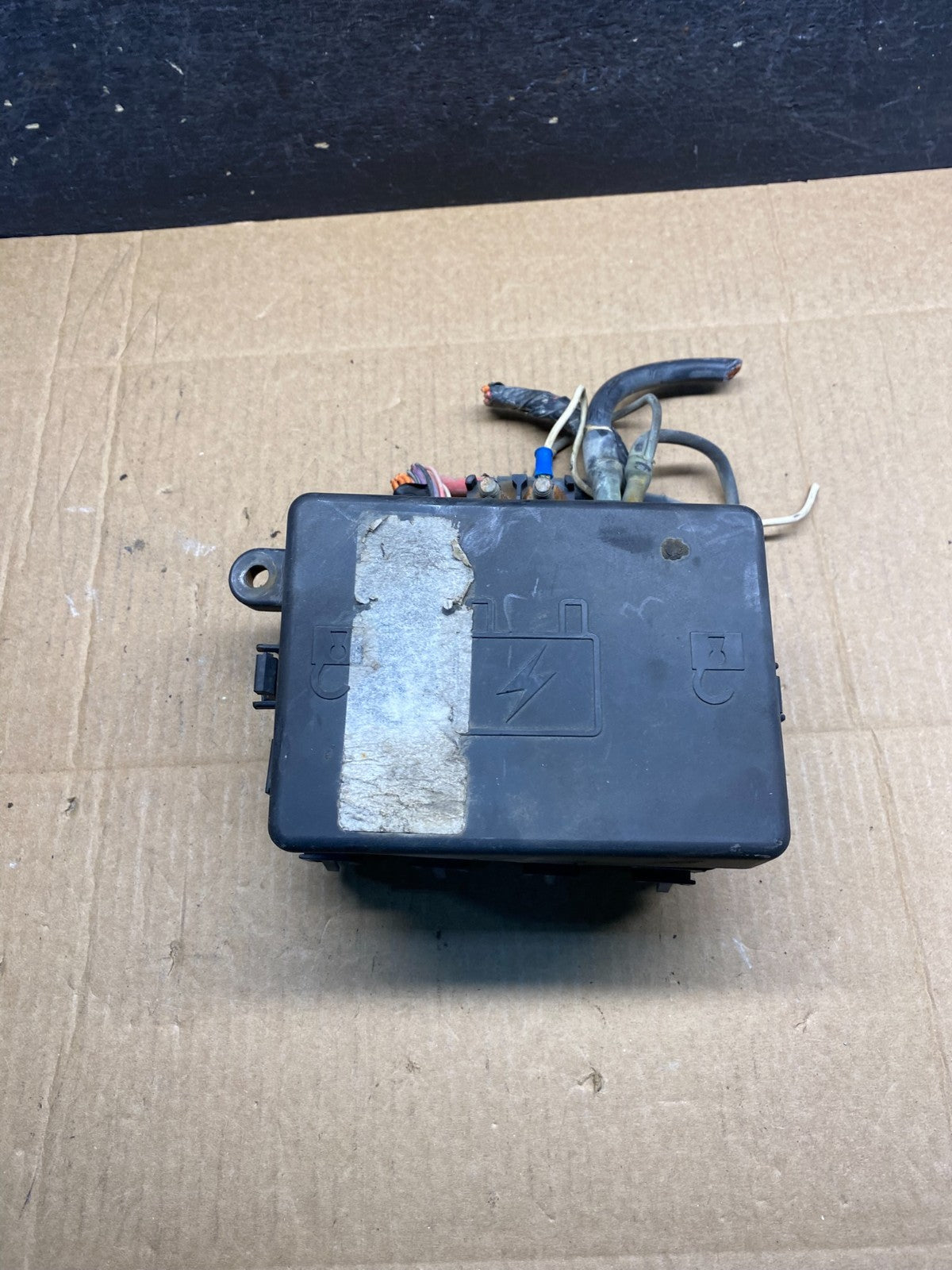 Chevrolet GMC KODIAK TOP KICK C4500 C5500 C6500 Engine Fusebox AH19930