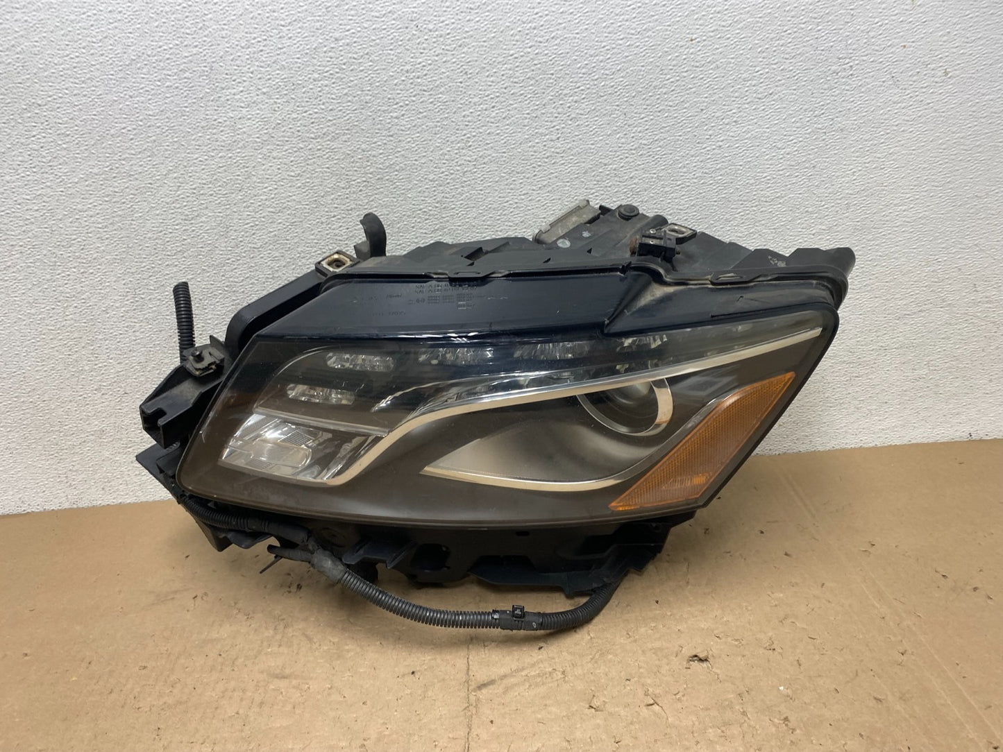 2009-2012 Audi Q5 Left Driver LH Side Xenon HID Headlight AG5641 DW0