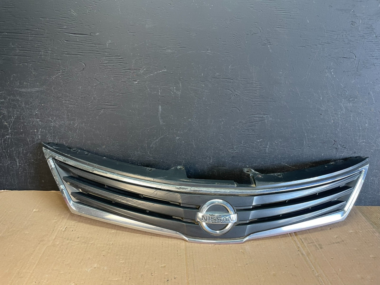 2007 2008 2009 Nissan Versa Sedan Front Upper Grill Grille AD8498 DG0