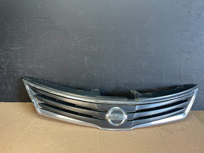 2007 2008 2009 Nissan Versa Sedan Front Upper Grill Grille AD8498 DG0