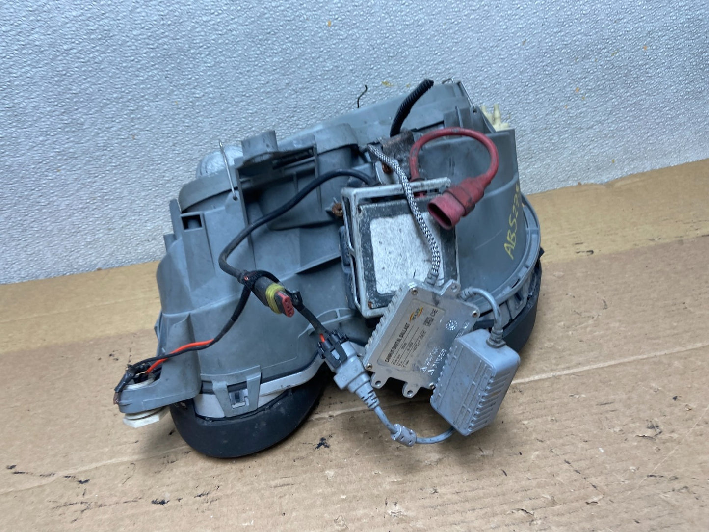 1997-1999 Mercedes E E320 W210 Right Passenger Xenon HID Headlight AB5275 DG8