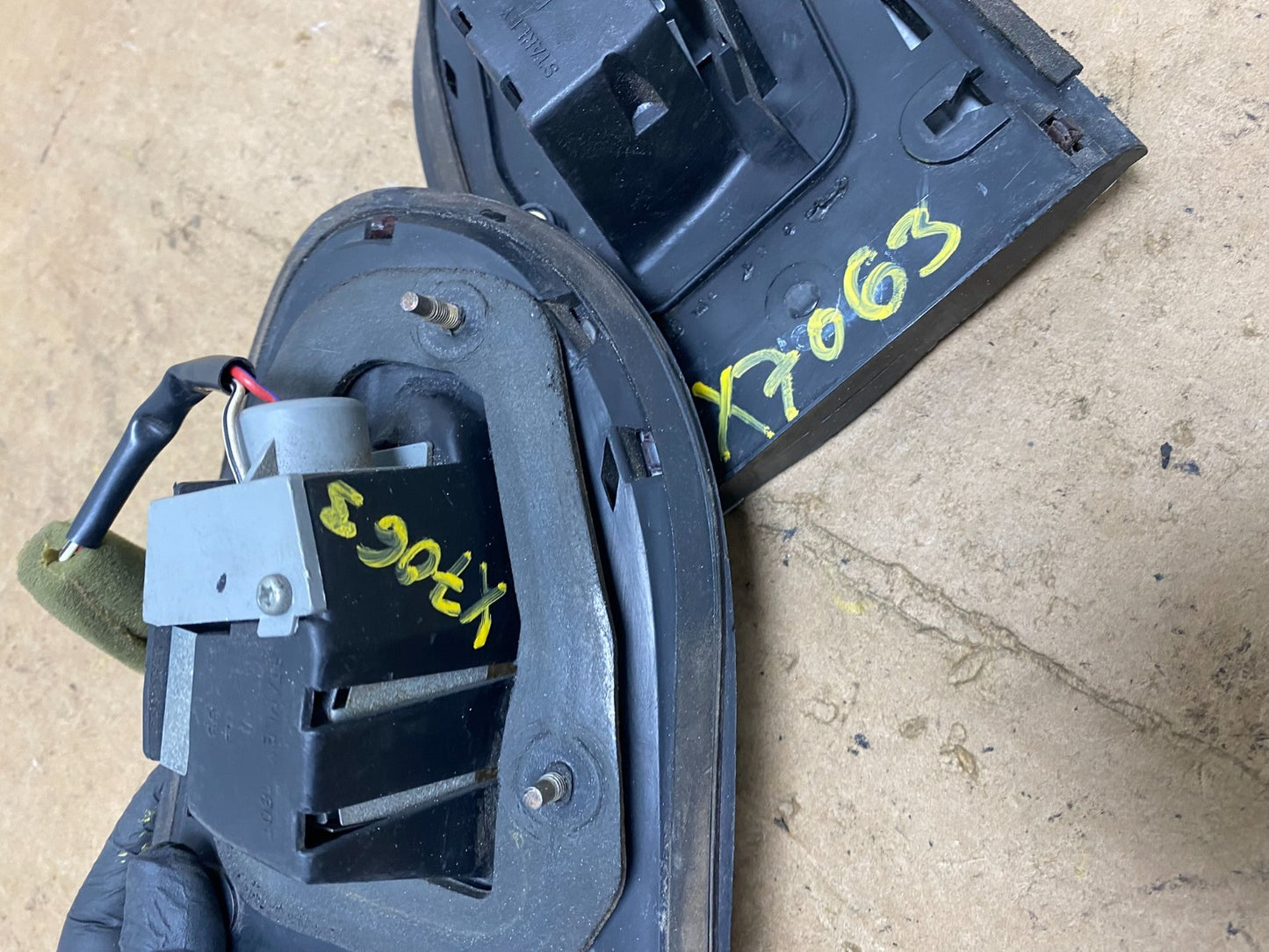 1993 to 1997 Chevrolet Geo Prizm Left+Right Side Inner Tail Light OEM X70639
