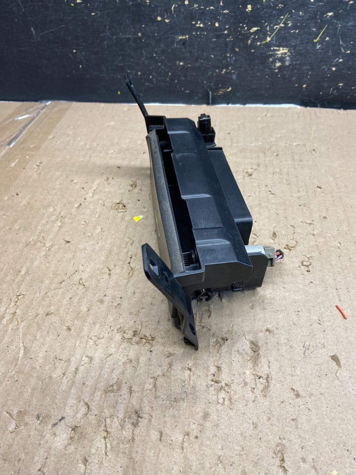 2010 to 2012 Ford Taurus Front Center Console Dashboard Center Storage AB5504 DG3