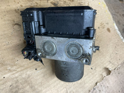 2014 2015 FORD E350 Van  ABS Anti Lock Brake Pump Module O8571 DG3