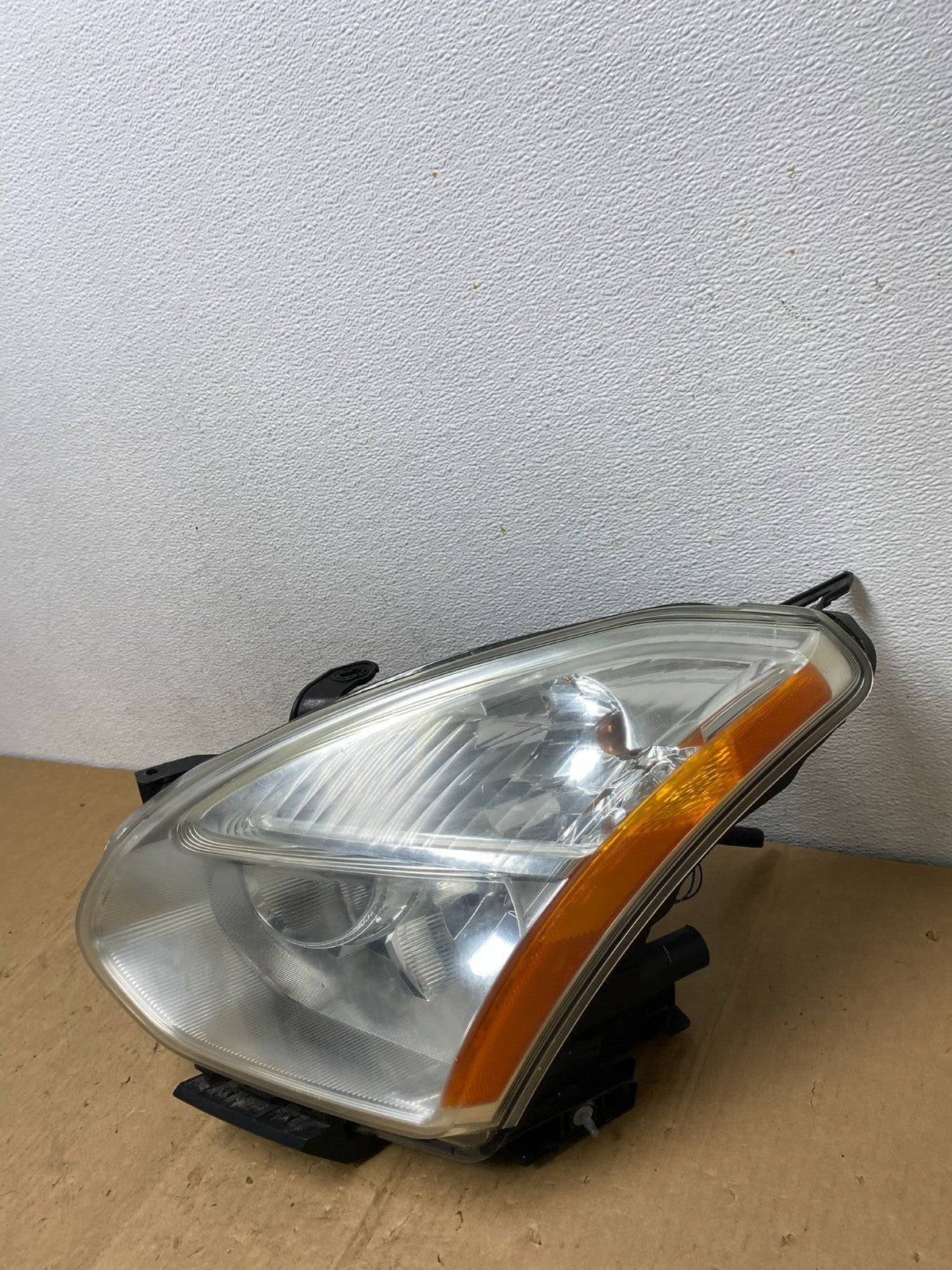 2008 to 2013 Nissan Rogue Left Driver LH Halogen Headlight AD1210 DW1