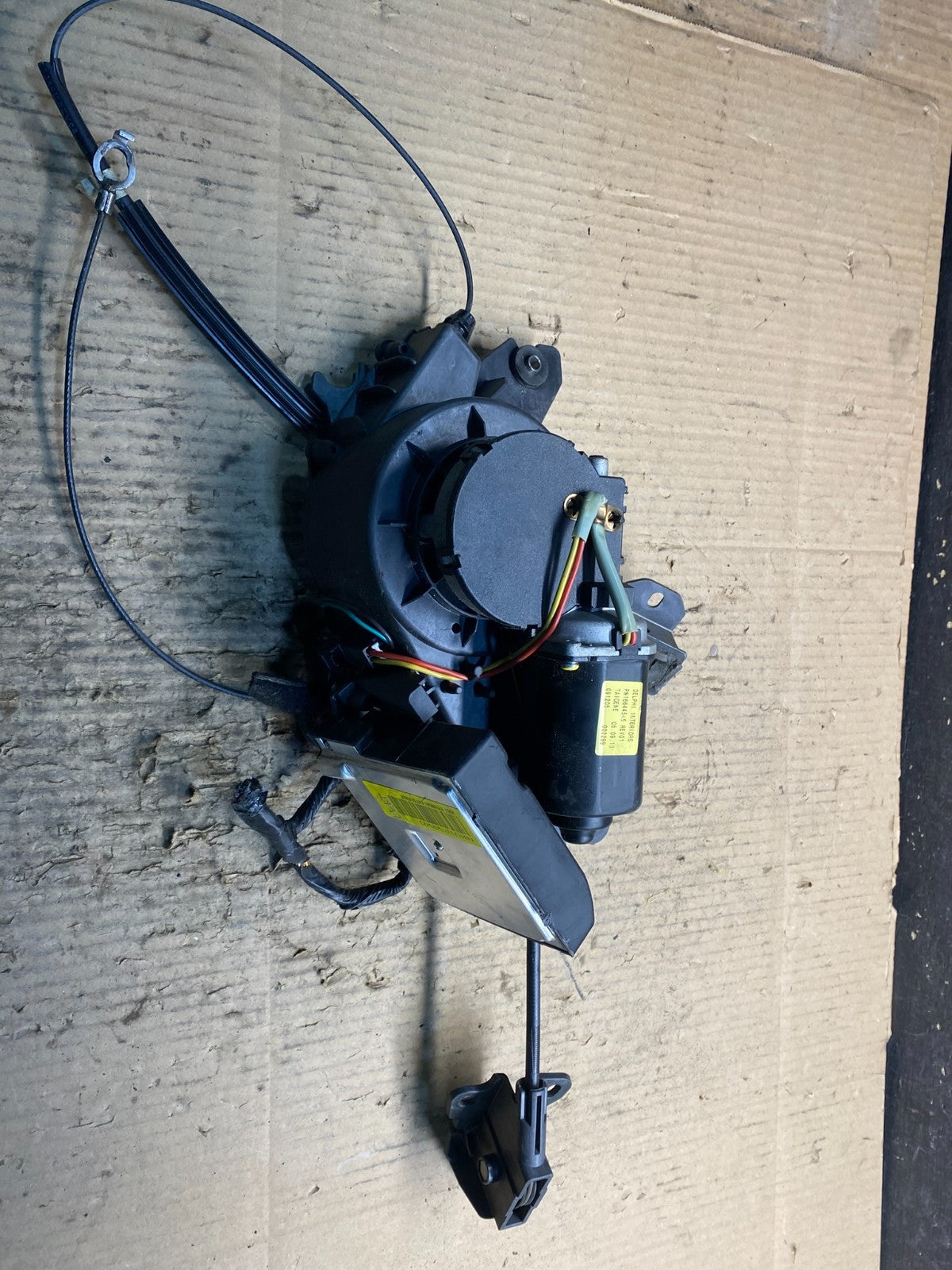 2007-2014 Kia Sedona Left Electric Power Sliding Door Motor Regulator Y1436 DG3