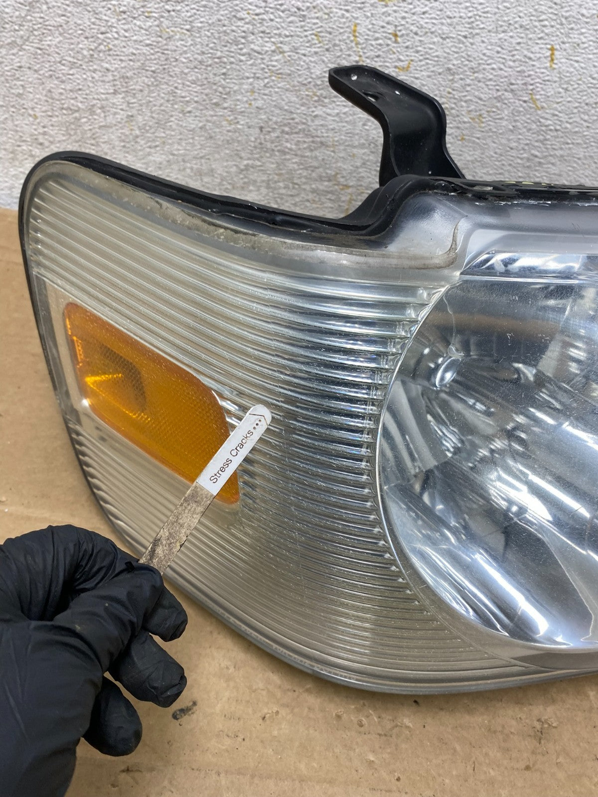 2006 to 2010 Ford Explorer Right Passenger Side Headlight AH8263 DW4