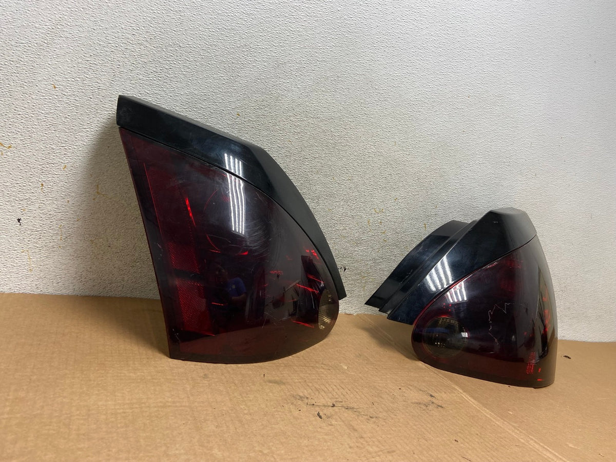 2004 to 2008 Nissan Maxima Left+Right Set Black Tail Lights AI3778 LK2