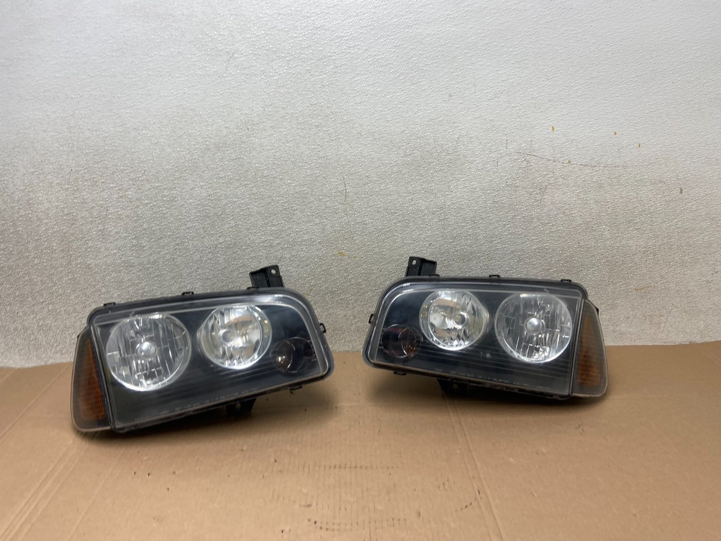 2007 to 2010 Dodge Charger Left+Right Set Side Headlights X9207 DW0