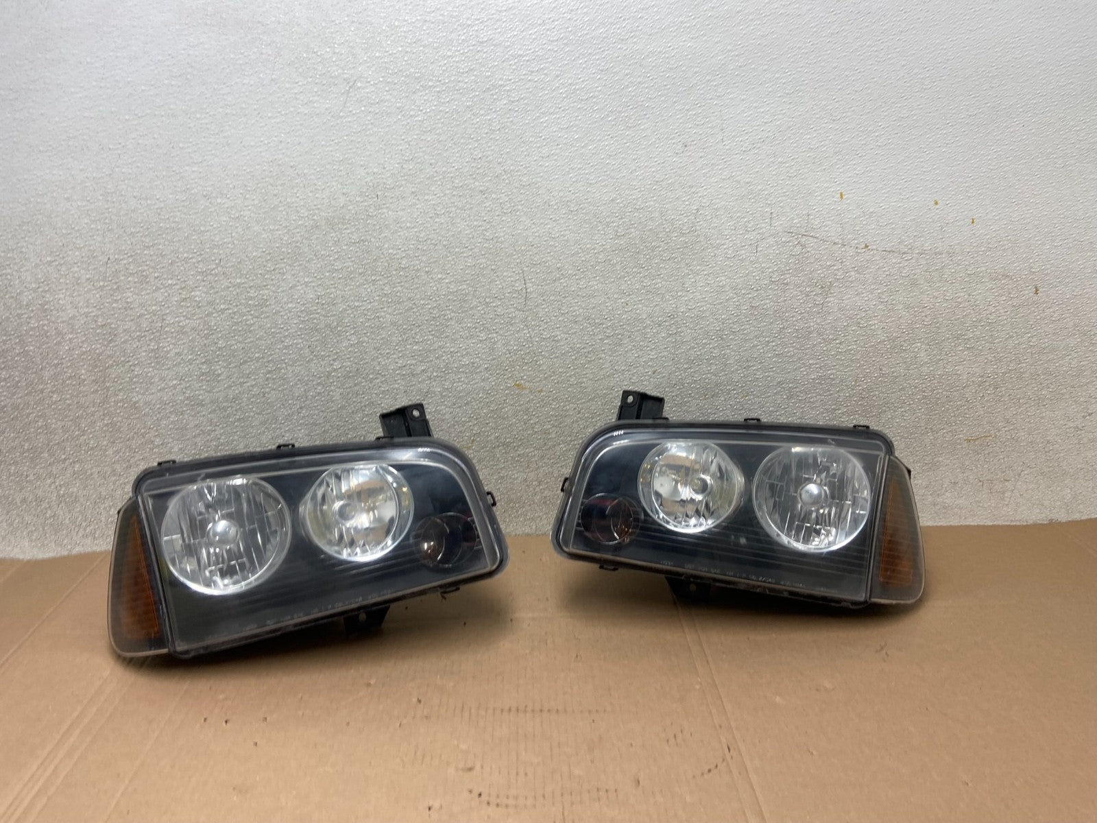 2007 to 2010 Dodge Charger Left+Right Set Side Headlights X9207 DW0