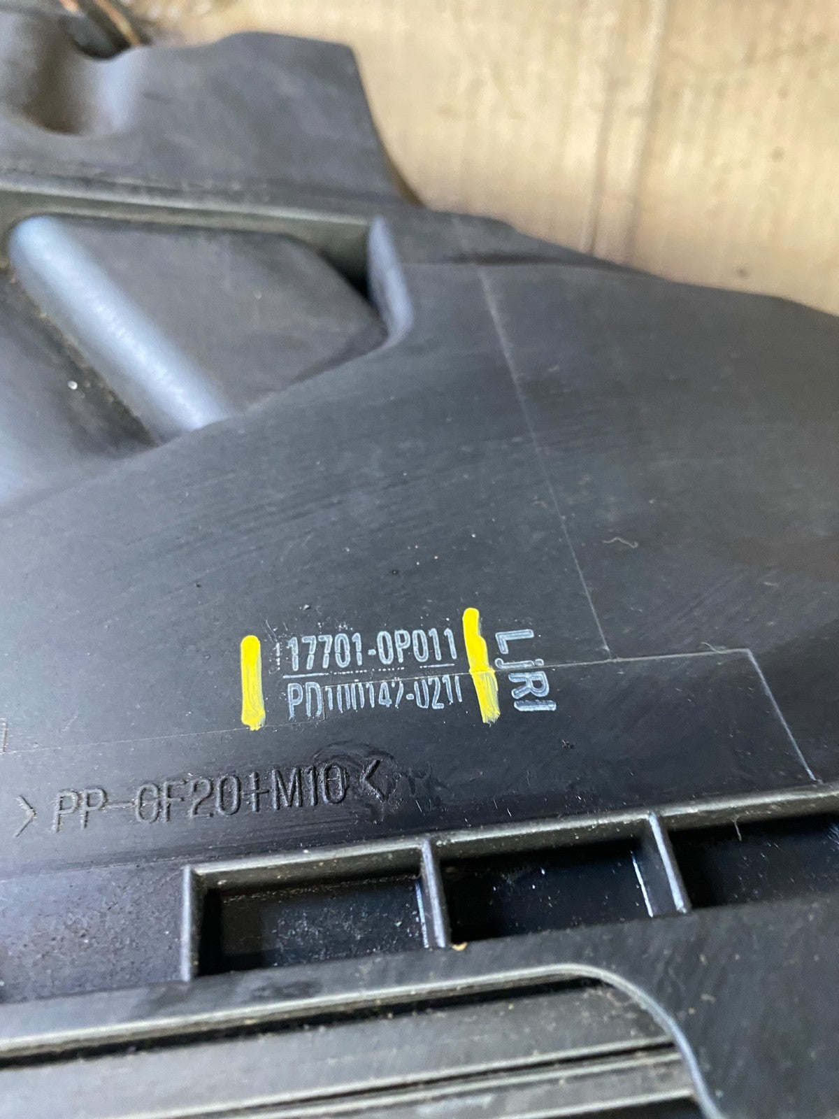 2005 to 2020 Toyota Tacoma Air Cleaner Filter Box p0885 DG8