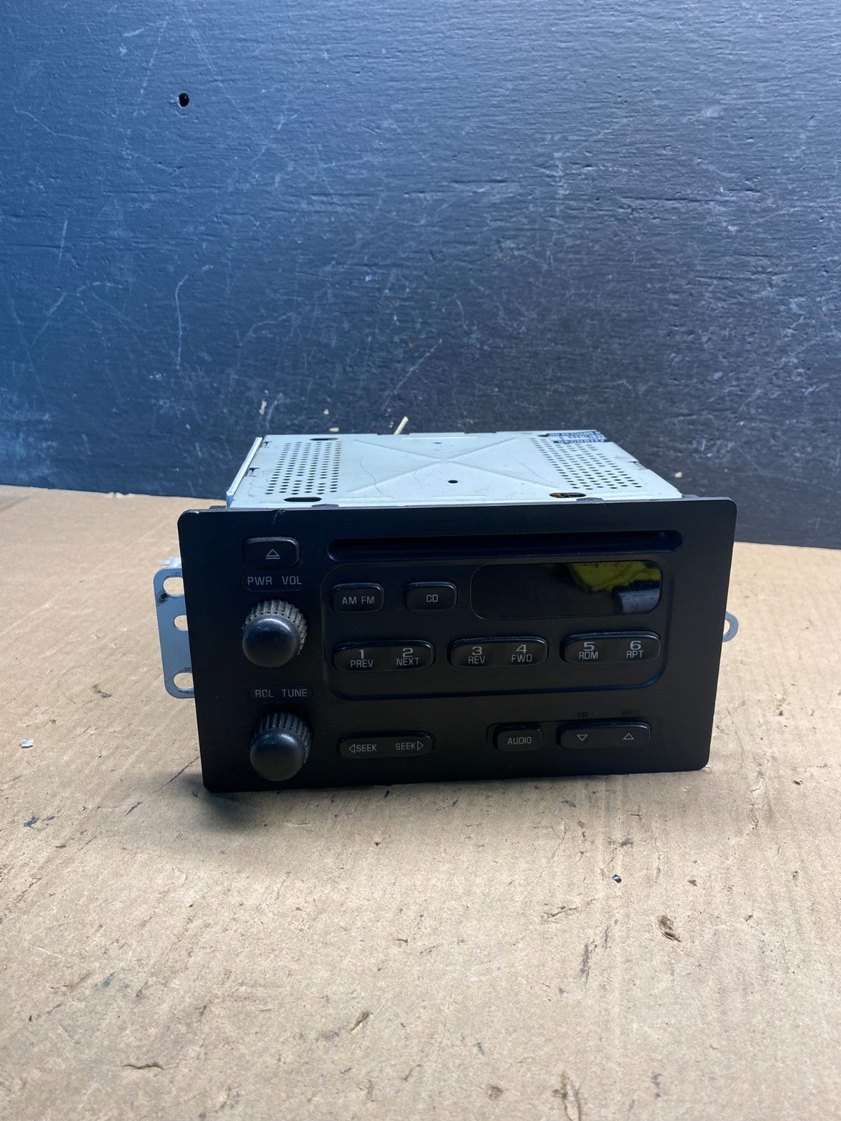 2003-2007 Chevrolet Express GMC Savana Radio AM FM mp3 Aux Input AE7834 DW0