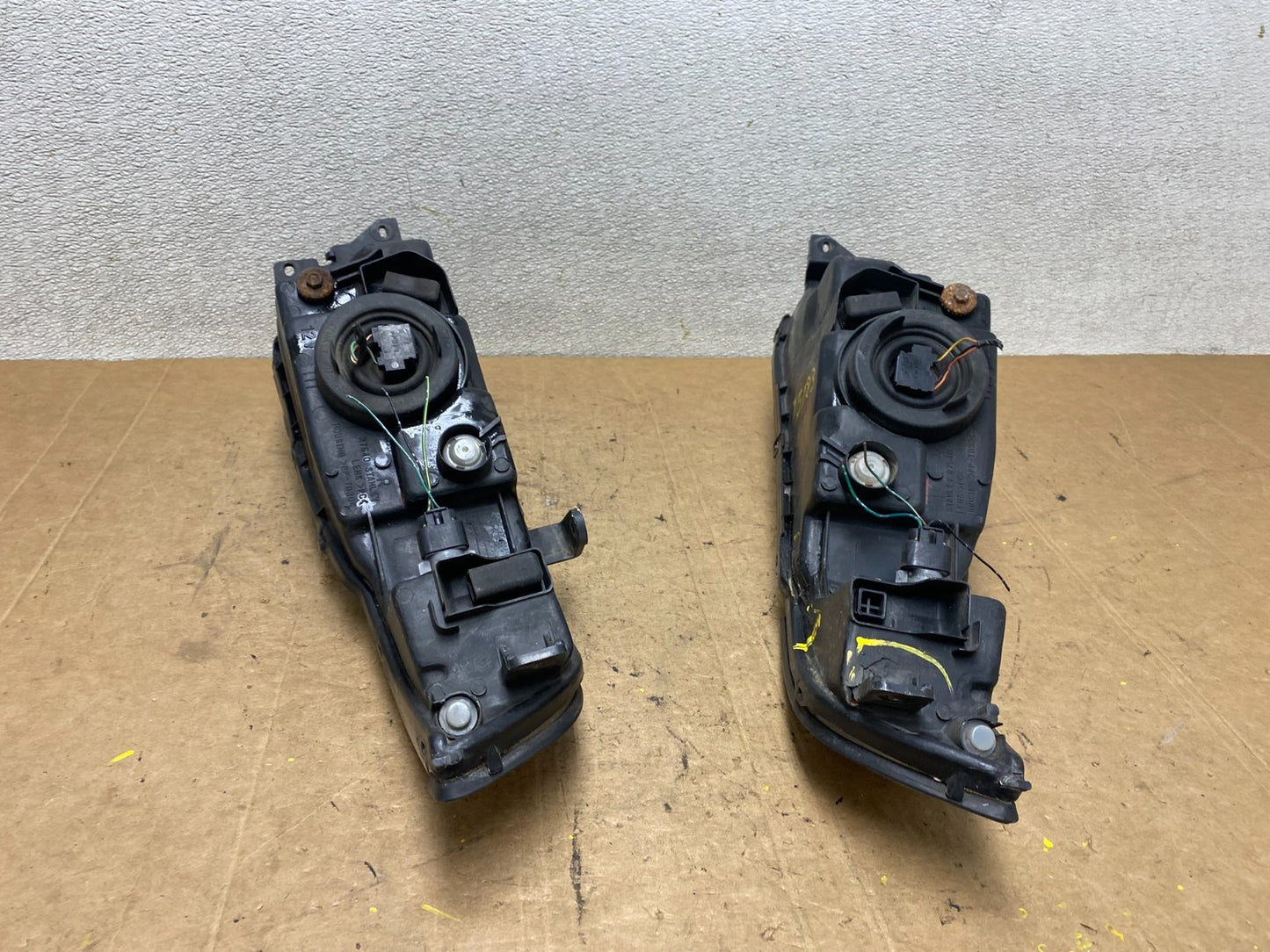 2002 to 2003 Mitsubishi Galant Left+Right Side Headlights T5183 DW10