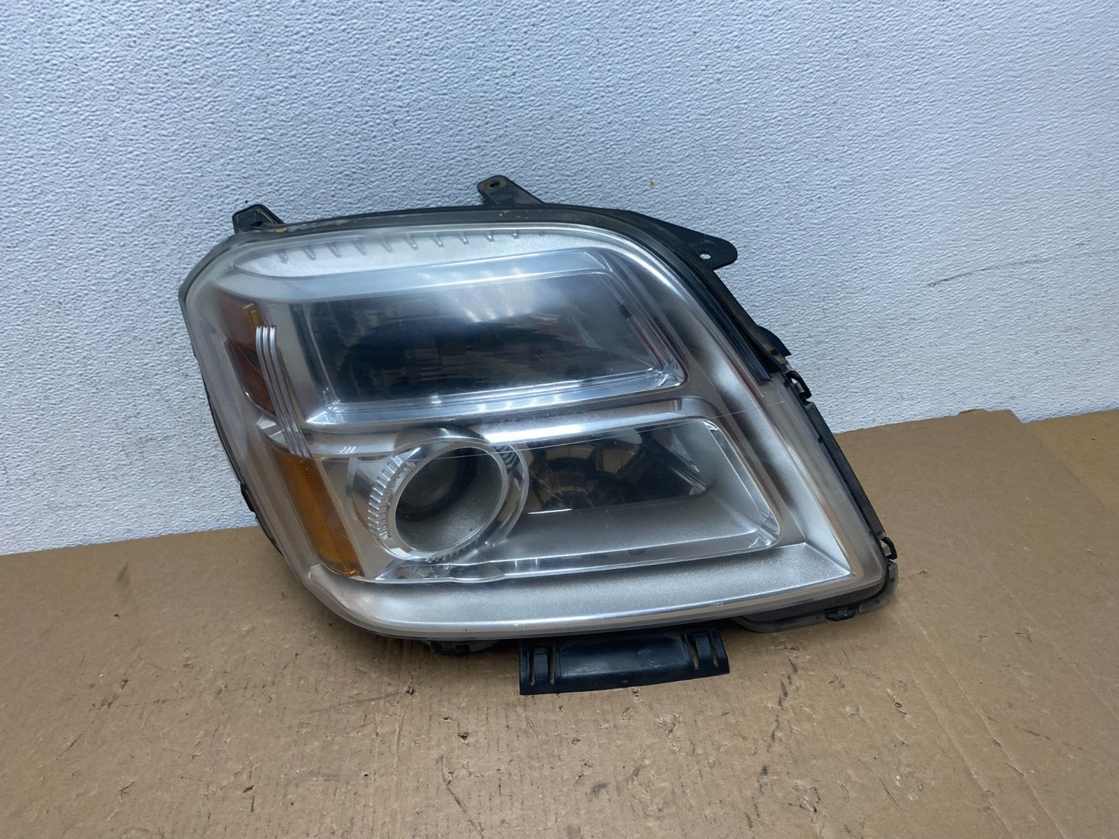 2010 to 2015 GMC Terrain Halogen Passenger Right Rh Side Headlight AD8090 DW0