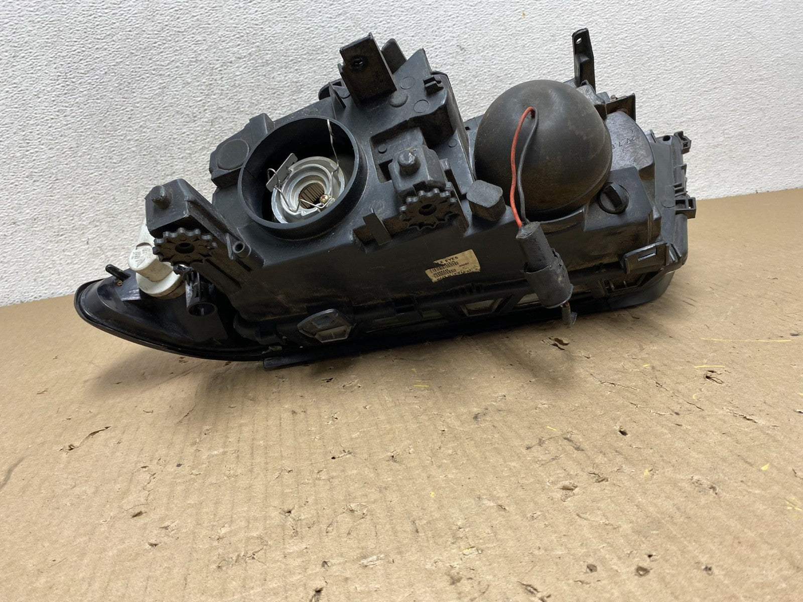 2002 to 2005 BMW 3 E46 Sedan Right Passenger RH Halogen Headlight AG8062 DW5