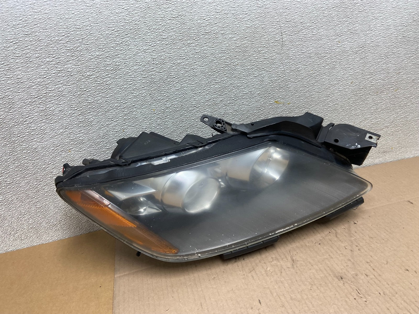Halogen 2007 to 2009 Mazda CX-7 Right Passenger RH Side Headlight Z3915 DW2