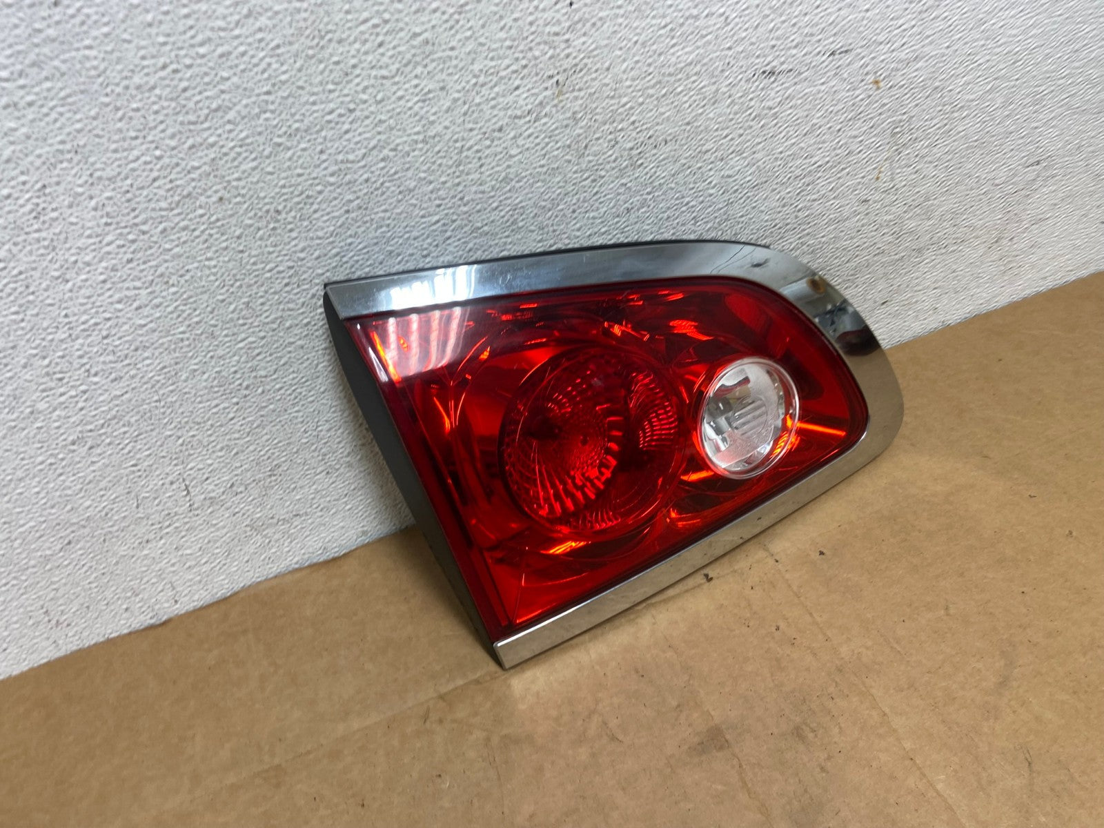 2008 - 2012 Buick Enclave Left Driver Lh Inner Tail Light AD4440 LK2