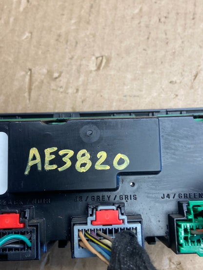 2007-2011 GMC Yukon Tahoe Automatic Climate Temperature Temp Control AE3820 DG5