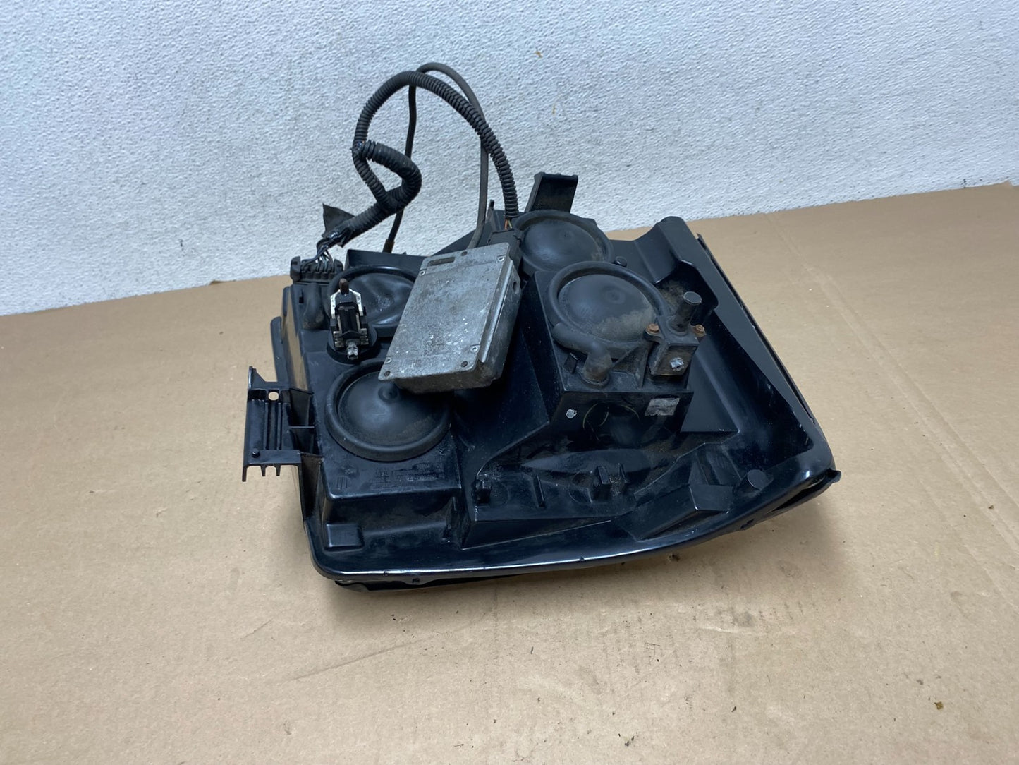 2002 to 2006 Cadillac Escalade Left Driver Lh Xenon HID Headlight AG4539 DW5