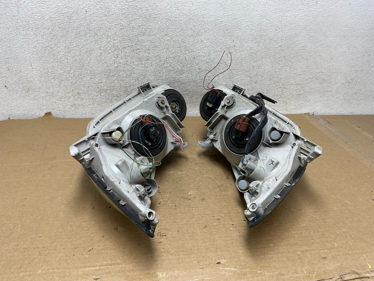 2002 2003 2004 Toyota Camry Left+Right Set Side Halogen Headlights AH8068 DW7