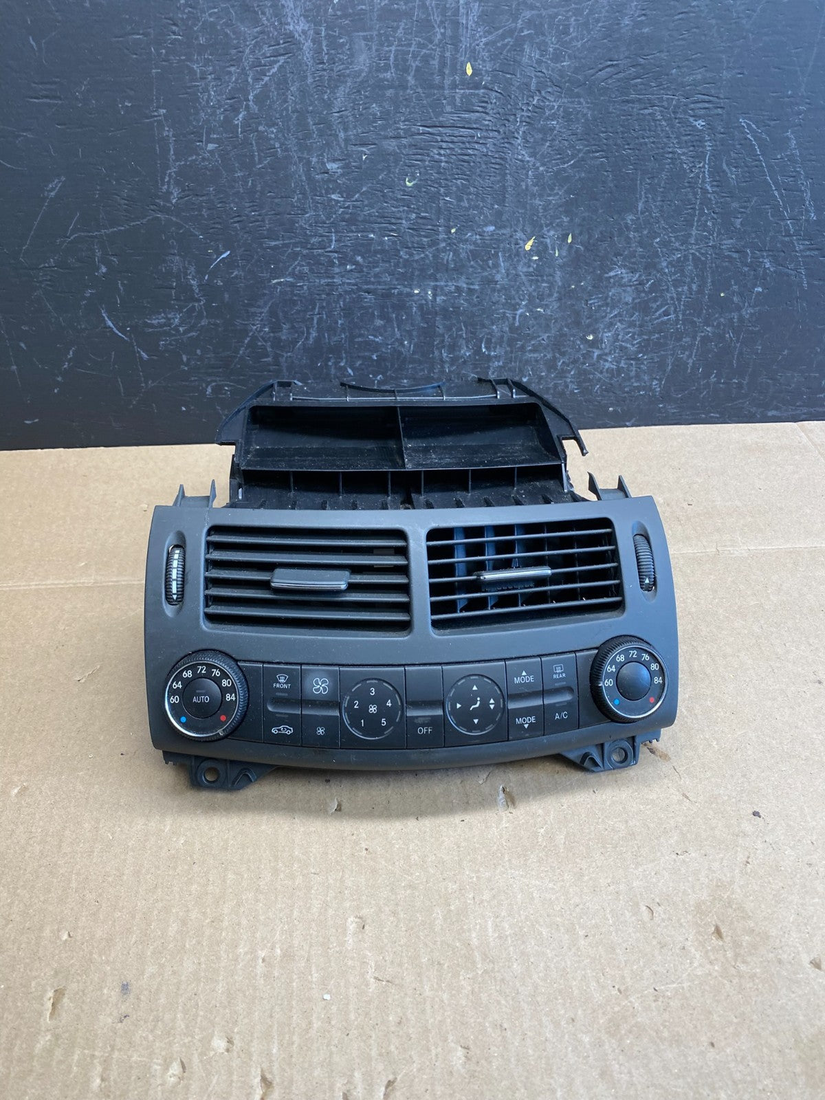 2007 - 2009 Mercedes W211 E550 E320 Center Console AC Heater Air Vent AC6238 DG0